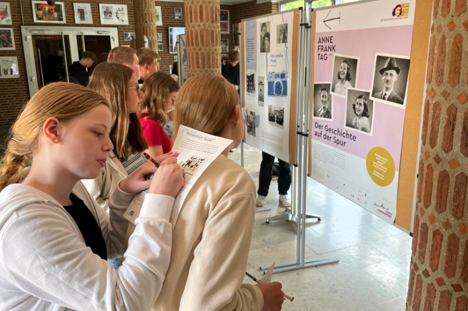Anne Frank Tag (2)